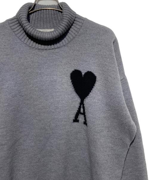 AMI Alexandre Mattiussi（アミアレクサンドルマテュッシ）AMI Alexandre Mattiussi (アミアレクサンドルマテュッシ) ハートロゴタートルネックニット グレー サイズ:Lの古着・服飾アイテム