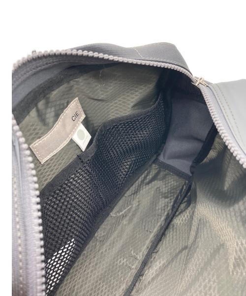 CIE（シー）CIE (シー) GRID3 BOTTLE SHOULDER BAG グレーの古着・服飾アイテム
