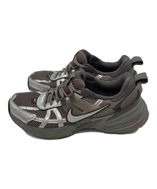 NIKE（ナイキ）NIKE (ナイキ) V2K RUN ローカットスニーカー グレー サイズ:26.5の古着・服飾アイテム