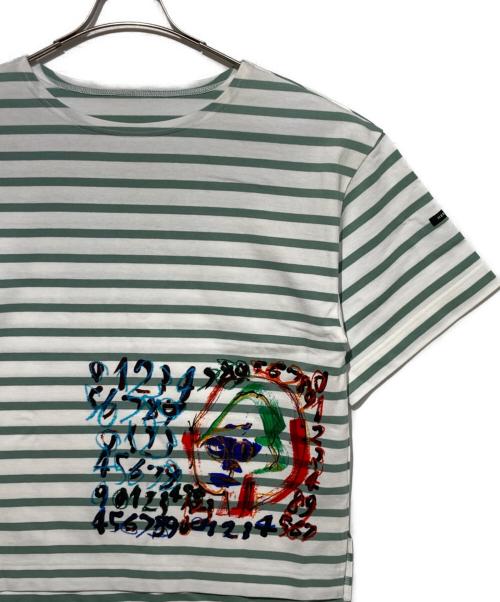 HERALBONY（ヘラルボニー）HERALBONY (ヘラルボニー) アートボーダーバスクT「タイトル不明」 ホワイト×グリーン サイズ:Sの古着・服飾アイテム