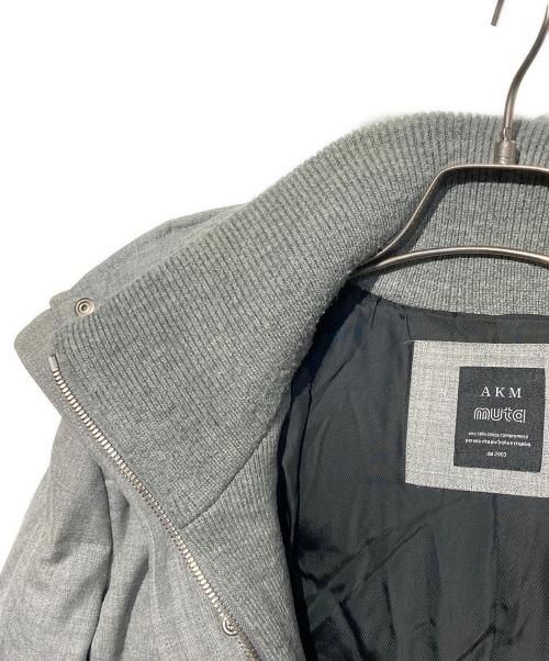 AKM（エーケーエム）AKM (エーケーエム) muta (ムータ) ダウンジャケット グレー サイズ:Sの古着・服飾アイテム