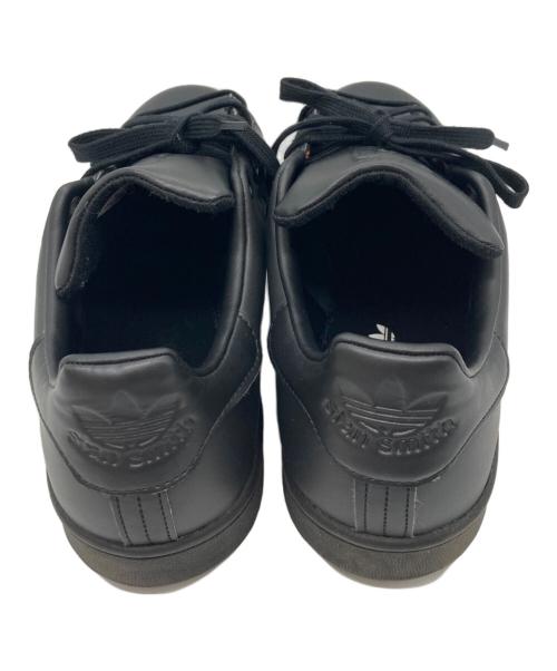 adidas（アディダス）adidas (アディダス) STANSMITH ローカットスニーカー ブラック サイズ:27の古着・服飾アイテム