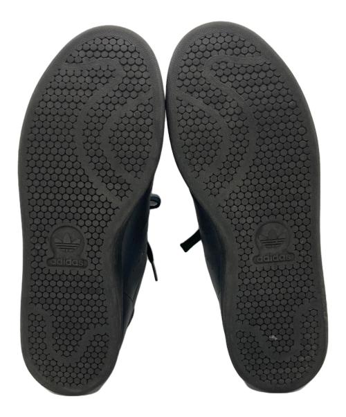 adidas（アディダス）adidas (アディダス) STANSMITH ローカットスニーカー ブラック サイズ:27の古着・服飾アイテム