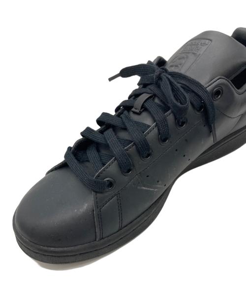 adidas（アディダス）adidas (アディダス) STANSMITH ローカットスニーカー ブラック サイズ:27の古着・服飾アイテム