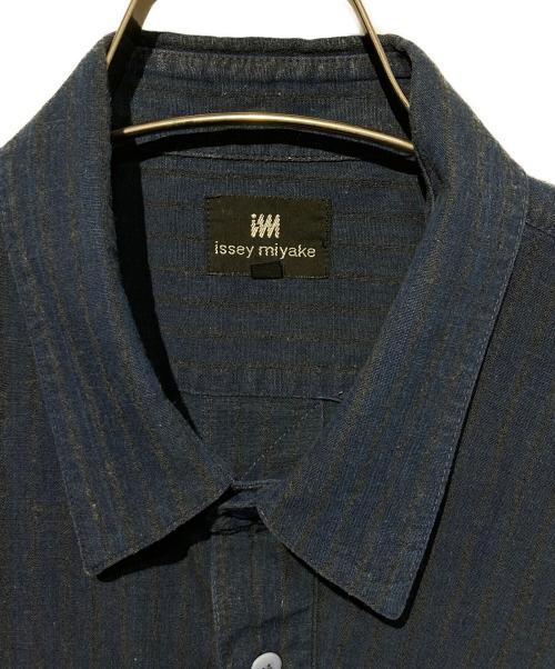 IM ISSEY MIYAKE（アイエムイッセイミヤケ）IM ISSEY MIYAKE (アイエムイッセイミヤケ) リネン混シャツ ネイビー サイズ:Mの古着・服飾アイテム