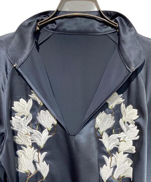 iCONOLOGY（イコノロジー）iCONOLOGY (イコノロジー) 花を着るブラウス【白木蓮】 グレー サイズ:Fの古着・服飾アイテム