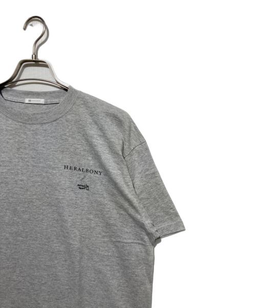 HERALBONY（ヘラルボニー）HERALBONY (ヘラルボニー) 限定Tシャツ「marina-moji003」 グレー サイズ:XLの古着・服飾アイテム