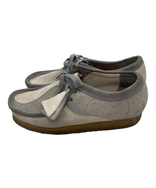 CLARKS ORIGINALS（クラークス オリジナルズ）CLARKS ORIGINALS (クラークス オリジナルズ) ワラビーブーツ グレー×ベージュ サイズ:25.5の古着・服飾アイテム