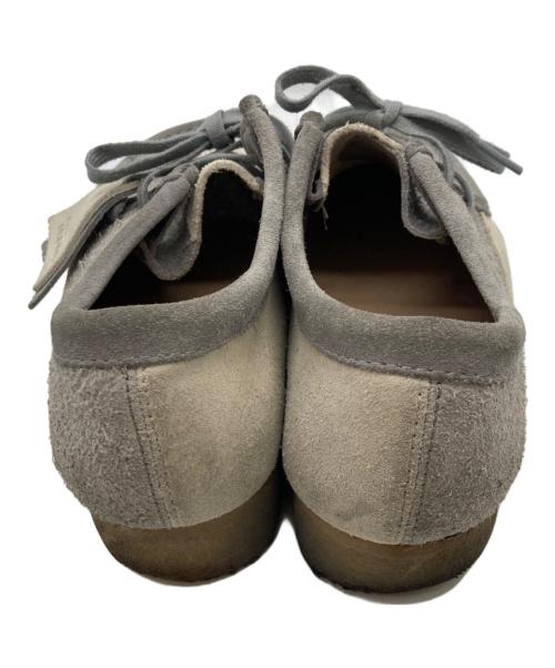 CLARKS ORIGINALS（クラークス オリジナルズ）CLARKS ORIGINALS (クラークス オリジナルズ) ワラビーブーツ グレー×ベージュ サイズ:25.5の古着・服飾アイテム