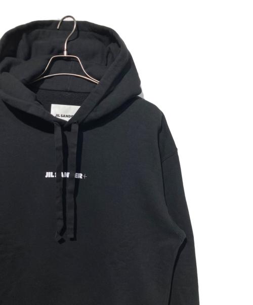 JIL SANDER+（ジルサンダープラス）JIL SANDER+ (ジルサンダープラス) ロゴプリントパーカー ブラック サイズ:Lの古着・服飾アイテム