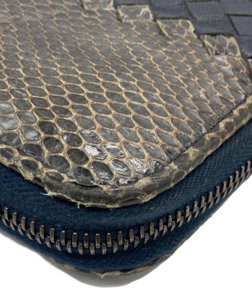 BOTTEGA VENETA（ボッテガベネタ）BOTTEGA VENETA (ボッテガベネタ) イントレチャート切替ラウンドジップウォレット ベージュ×ネイビーの古着・服飾アイテム