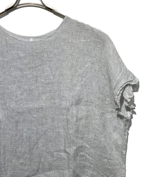 quarterly（クォータリー）QUARTERLY (クォータリー) リネンストライプフリルTOP グレー サイズ:Freeの古着・服飾アイテム