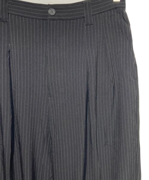 MAISON SPECIAL（メゾンスペシャル）MAISON SPECIAL (メゾンスペシャル) Frieren StripePrime-Wide Two-tuck Trousers ブラック サイズ:02の古着・服飾アイテム