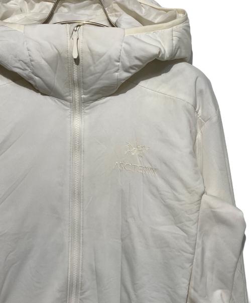 ARC'TERYX（アークテリクス）ARC'TERYX (アークテリクス) ATOM HOODY M ホワイト サイズ:Sの古着・服飾アイテム