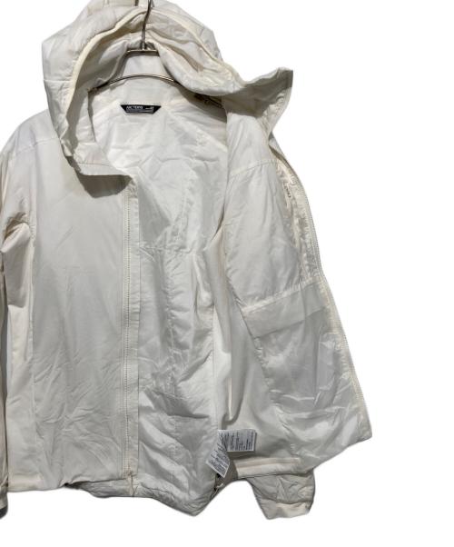 ARC'TERYX（アークテリクス）ARC'TERYX (アークテリクス) ATOM HOODY M ホワイト サイズ:Sの古着・服飾アイテム