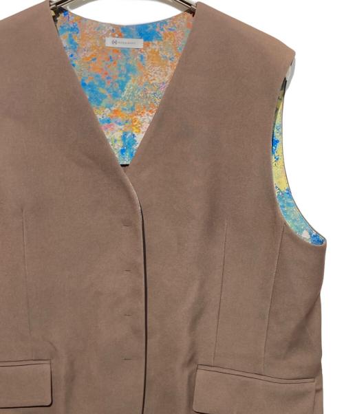 HERALBONY（ヘラルボニー）HERALBONY (ヘラルボニー) Wサイドプリントジレ「旅行楽しみ」 ベージュ サイズ:Freeの古着・服飾アイテム