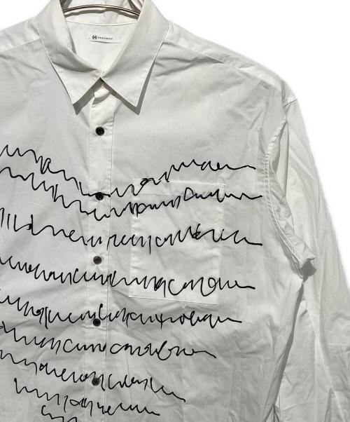 HERALBONY（ヘラルボニー）HERALBONY (ヘラルボニー) レギュラーカラーシャツ「heart-mm2024」 ホワイト サイズ:Lの古着・服飾アイテム