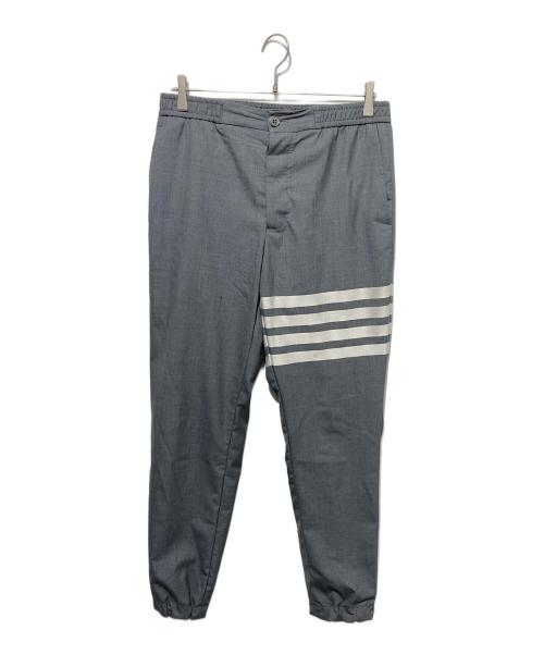 THOM BROWNE. NEW YORK（トムブラウン ニューヨーク）THOM BROWNE. NEW YORK (トムブラウン ニューヨーク) 平織り 4-BAR トラックトラウザー グレーの古着・服飾アイテム