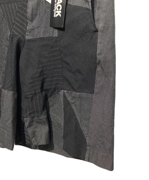 BLACK COMME des GARCONS（ブラックコムデギャルソン）BLACK COMME des GARCONS (ブラックコムデギャルソン) パッチワークショートパンツ グレー サイズ:M 未使用品の古着・服飾アイテム