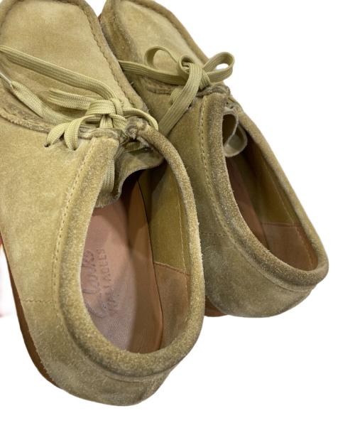 CLARKS（クラークス）CLARKS (クラークス) ワラビーシューズ ベージュ サイズ:26.5の古着・服飾アイテム
