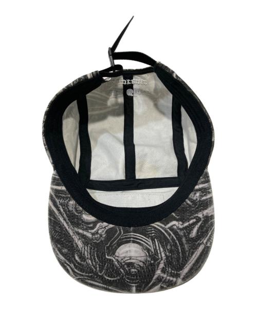 SUPREME（シュプリーム）Supreme (シュプリーム) H.R. Giger Camp Cap / エイチ・アール・ギーガー キャンプ キャップ ブラックの古着・服飾アイテム