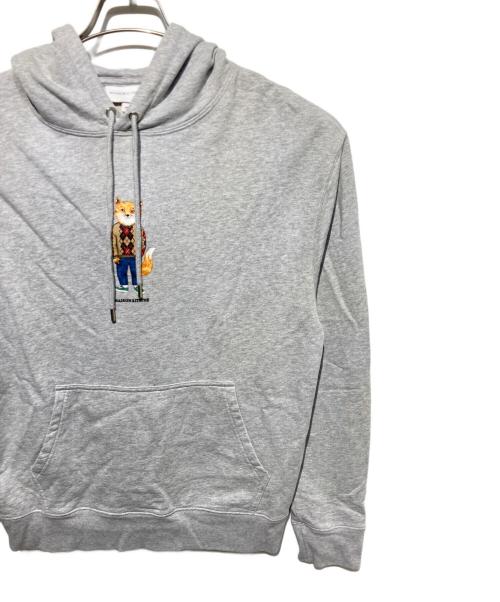 maison kitsune（メゾンキツネ）MAISON KITSUNE (メゾンキツネ) プルオーバーパーカー グレー サイズ:Mの古着・服飾アイテム