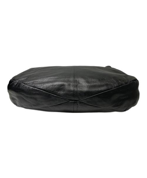 TOUT Y EST（トゥティエ）TOUT Y EST (トゥティエ) SAC NACELLE レザーワンショルダーバッグ ブラックの古着・服飾アイテム