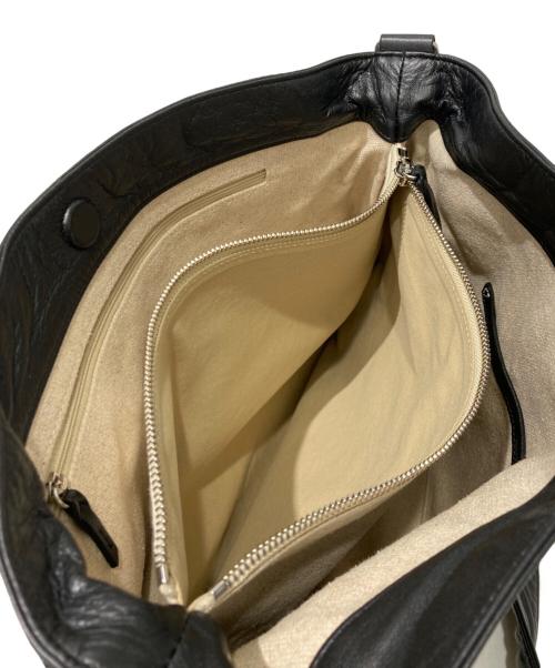 TOUT Y EST（トゥティエ）TOUT Y EST (トゥティエ) SAC NACELLE レザーワンショルダーバッグ ブラックの古着・服飾アイテム