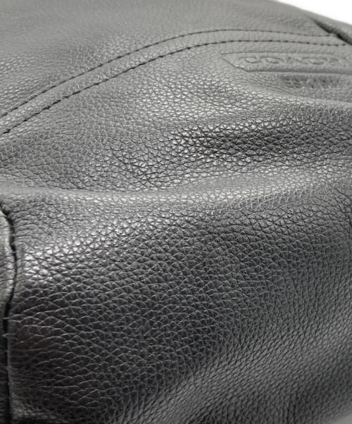 COACH（コーチ）COACH (コーチ) トンプソンスリングショルダーバッグ ブラックの古着・服飾アイテム