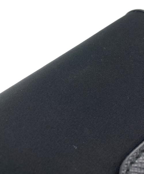PRADA（プラダ）PRADA (プラダ) サフィアーノトライアングル 財布 ブラックの古着・服飾アイテム