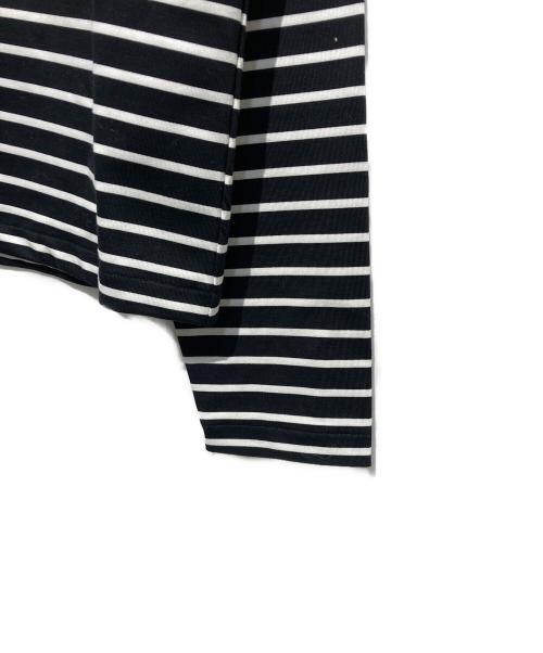 1er Arrondissement（プルミエ アロンディスモン）1er Arrondissement (プルミエ アロンディスモン) バックツイストボーダーロングスリーブTシャツ ホワイト×ブラック サイズ:FREE 未使用品の古着・服飾アイテム