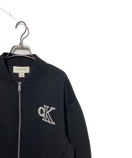Calvin Klein Jeans（カルバンクラインジーンズ）Calvin Klein Jeans (カルバンクラインジーンズ) オーバーサイズショートジップボンバージャケット ブラック サイズ:Sの古着・服飾アイテム