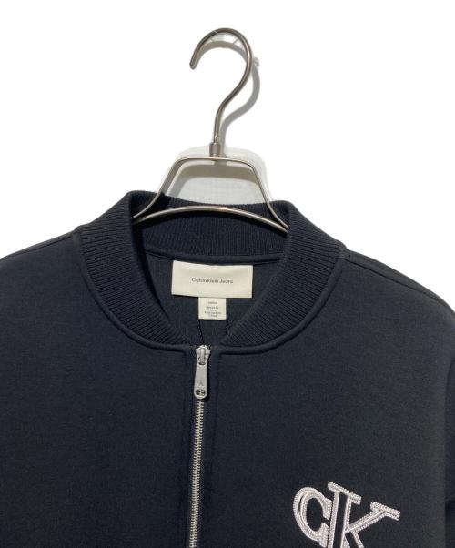 Calvin Klein Jeans（カルバンクラインジーンズ）Calvin Klein Jeans (カルバンクラインジーンズ) オーバーサイズショートジップボンバージャケット ブラック サイズ:Sの古着・服飾アイテム