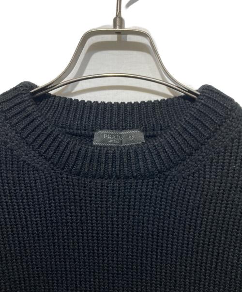 PRADA（プラダ）PRADA (プラダ) 袖ワッペンクルーネックニット ブラック サイズ:52の古着・服飾アイテム