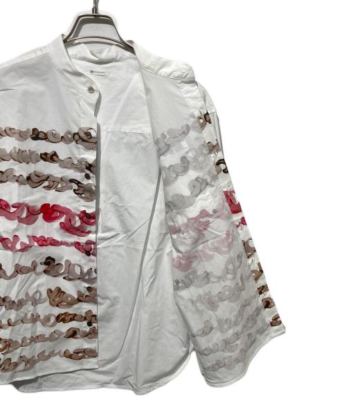 HERALBONY（ヘラルボニー）HERALBONY (ヘラルボニー) バンドカラーシャツ「brown brush-mm2025」 ホワイト サイズ:Ｍの古着・服飾アイテム