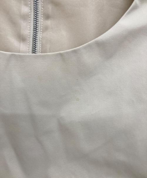 FOXEY NEWYORK（フォクシーニューヨーク）FOXEY NEWYORK (フォクシーニューヨーク) ノースリーブワンピース ベージュ サイズ:表記無しの古着・服飾アイテム