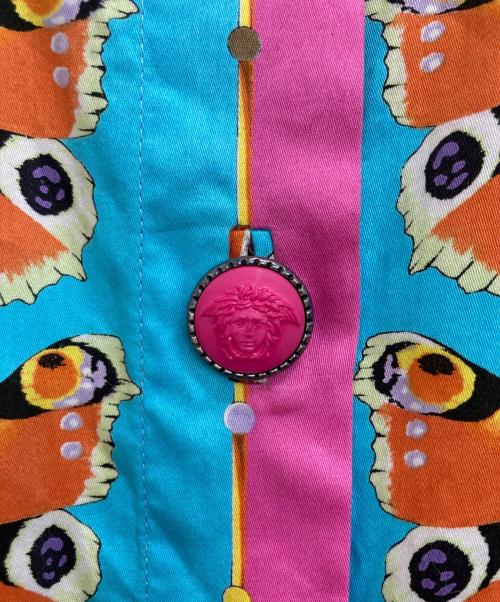 GIANNI VERSACE（ジャンニ・ヴェルサーチ）GIANNI VERSACE (ジャンニ・ヴェルサーチ) バタフライプリントS/Sシャツ ピンク サイズ:44の古着・服飾アイテム