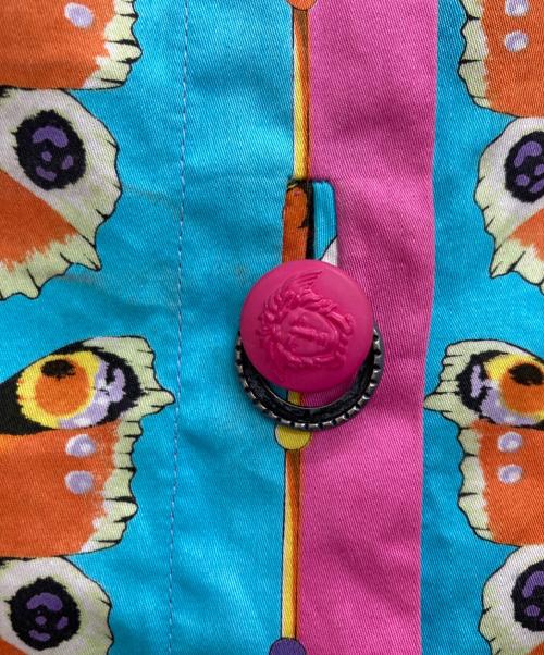 GIANNI VERSACE（ジャンニ・ヴェルサーチ）GIANNI VERSACE (ジャンニ・ヴェルサーチ) バタフライプリントS/Sシャツ ピンク サイズ:44の古着・服飾アイテム