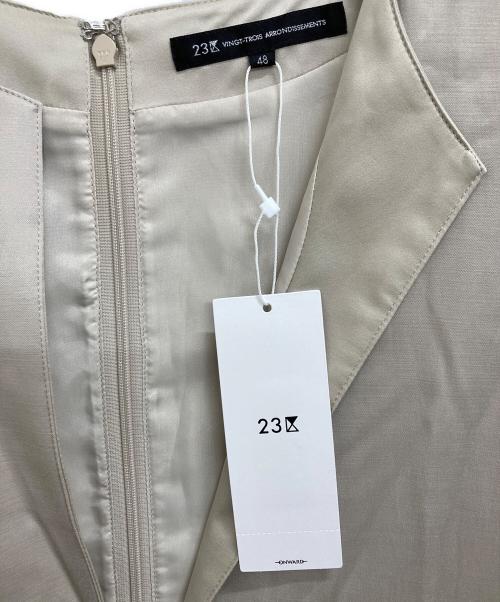 23区（ニジュウサンク）23区 (ニジュウサンク) ダブルキュプラサテン ワンピース ベージュ サイズ:48 未使用品の古着・服飾アイテム