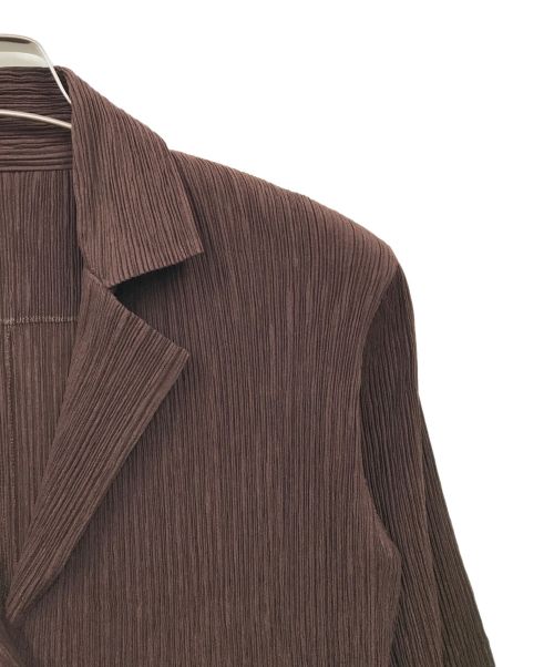 ISSEY MIYAKE WHITE LABEL（イッセイミヤケホワイトレーベル）ISSEY MIYAKE WHITE LABEL (イッセイミヤケホワイトレーベル) プリーツ3Bジャケット ブラウン サイズ:2の古着・服飾アイテム