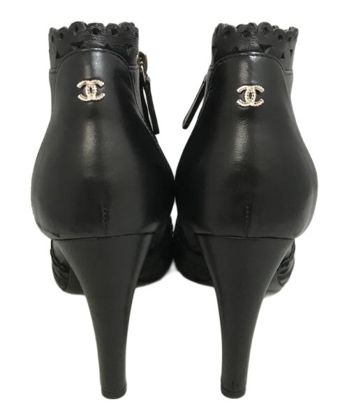 CHANEL（シャネル）CHANEL (シャネル) ハイヒールショートブーツ ブラック サイズ:38　1/2の古着・服飾アイテム