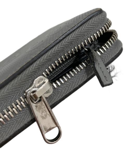 GUCCI（グッチ）GUCCI (グッチ) GGエンボスアラウンドジップウォレット グレーの古着・服飾アイテム