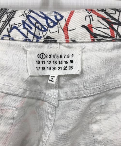Maison Margiela（メゾンマルジェラ）Maison Margiela (メゾンマルジェラ) GRAFFITI SPLATTER CAPRI JEANS ホワイト サイズ:38の古着・服飾アイテム
