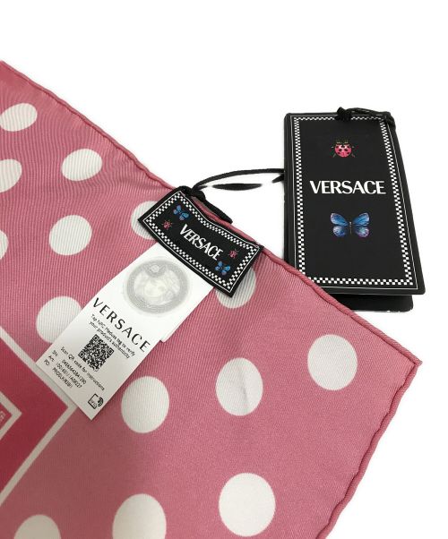 VERSACE（ヴェルサーチェ）VERSACE (ヴェルサーチ) オールオーバーシルクスカーフ ピンク 未使用品の古着・服飾アイテム