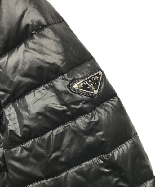 PRADA（プラダ）PRADA (プラダ) 三角プレートダウンジャケット ブラック サイズ:38の古着・服飾アイテム