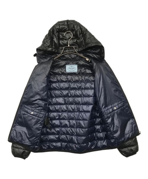 PRADA（プラダ）PRADA (プラダ) 三角プレートダウンジャケット ブラック サイズ:38の古着・服飾アイテム
