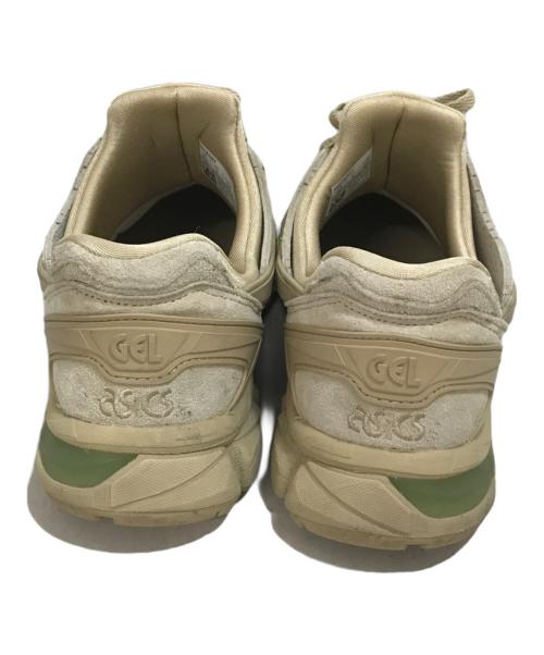 asics（アシックス）asics (アシックス) GEL-KAYANO TRAINER 21 ベージュ サイズ:26.0の古着・服飾アイテム