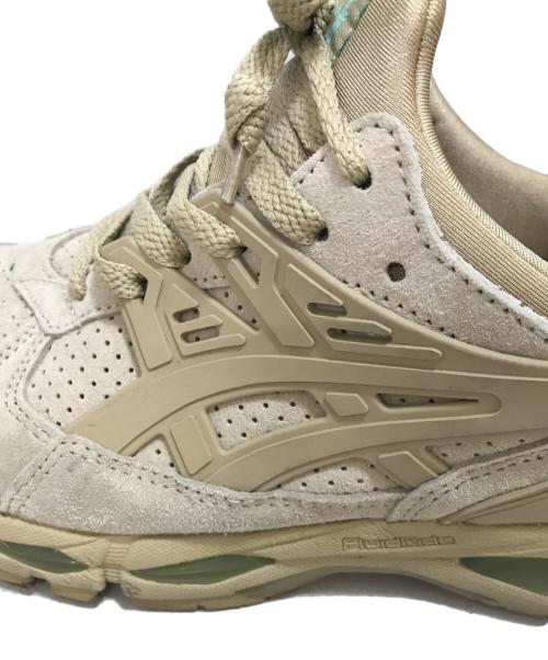 asics（アシックス）asics (アシックス) GEL-KAYANO TRAINER 21 ベージュ サイズ:26.0の古着・服飾アイテム