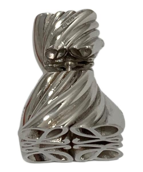 LOEWE（ロエベ）LOEWE (ロエベ) TWISTED ANAGRAM SINGLE EARRING シルバーの古着・服飾アイテム