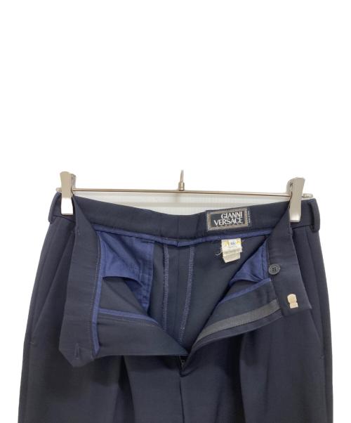 GIANNI VERSACE（ジャンニ・ヴェルサーチ）GIANNI VERSACE (ジャンニ・ヴェルサーチ) 3Bセットアップスーツ ネイビー サイズ:46の古着・服飾アイテム